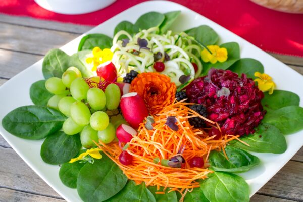 Groene residentiële seminarie met gezonde maaltijd